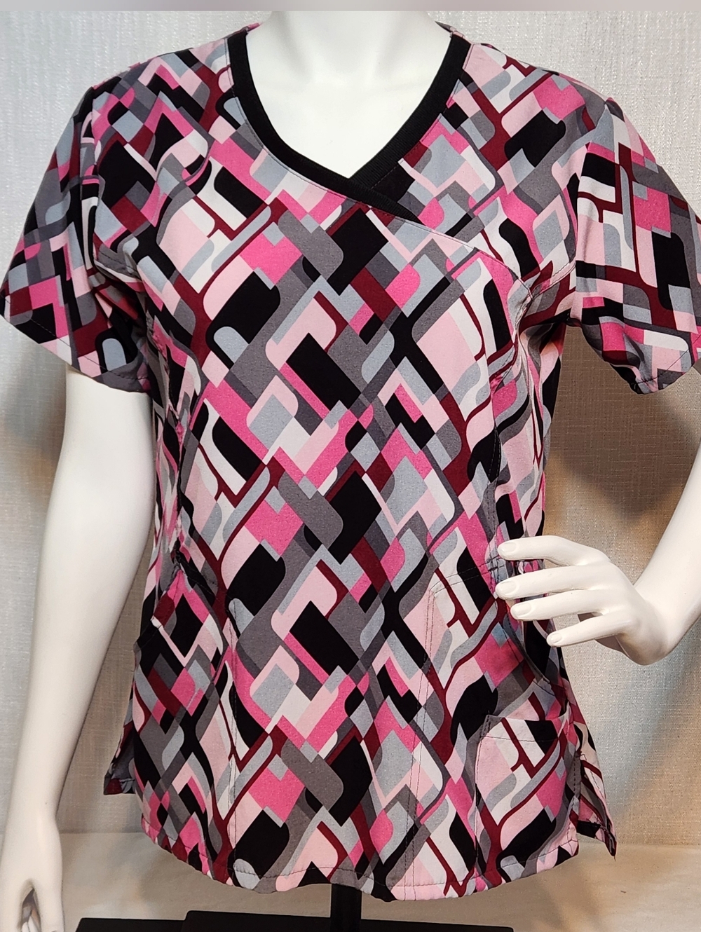 Scrubaid Scrubs Top Pink Black Pattern Lightweight Large